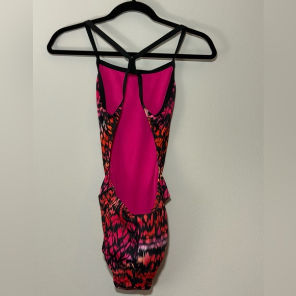 Arena Women’s Cutout Swimsuit Size 30 - Picture 2 of 4